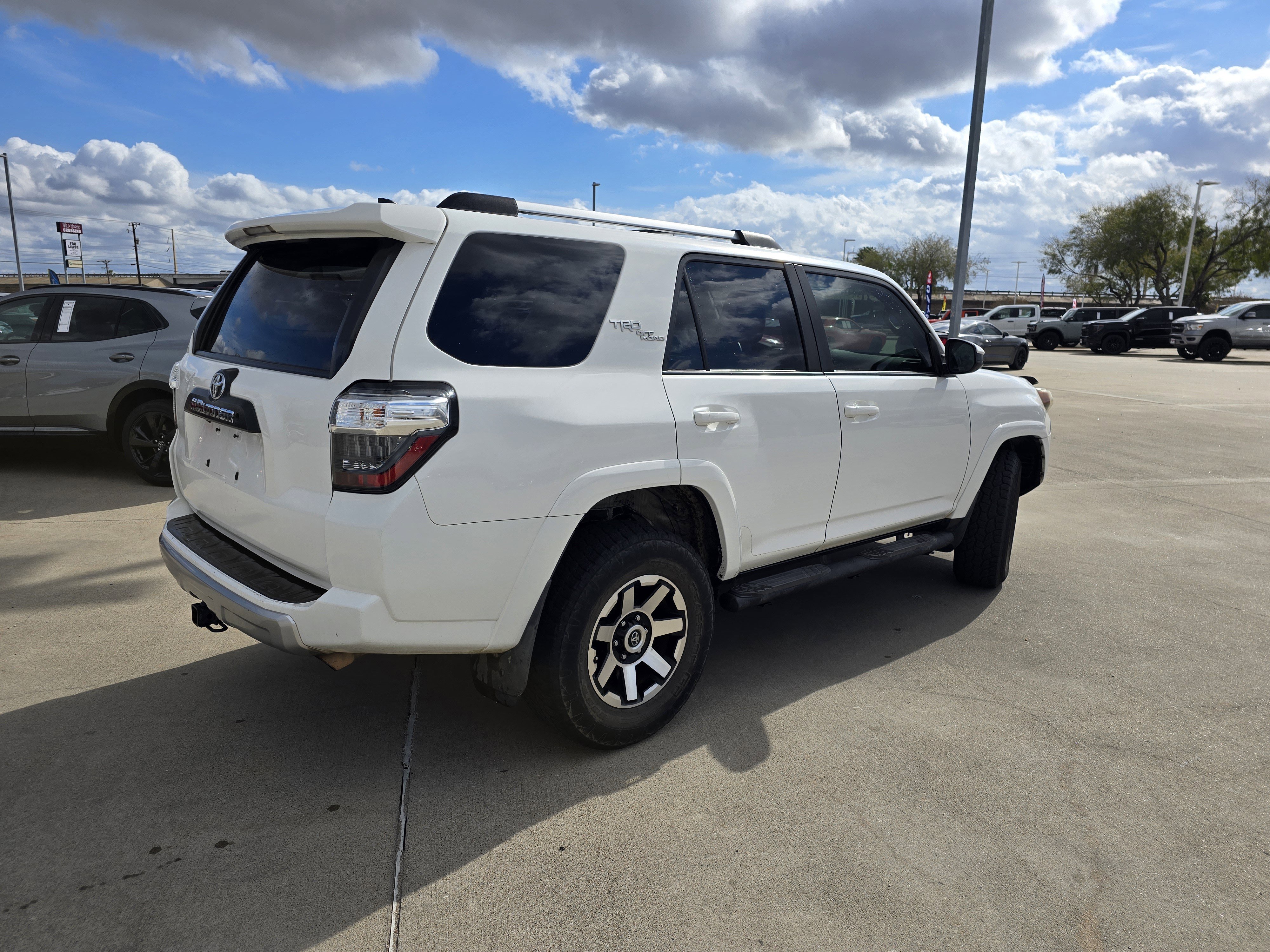Used 2018 Toyota 4Runner TRD Off-Road image 3