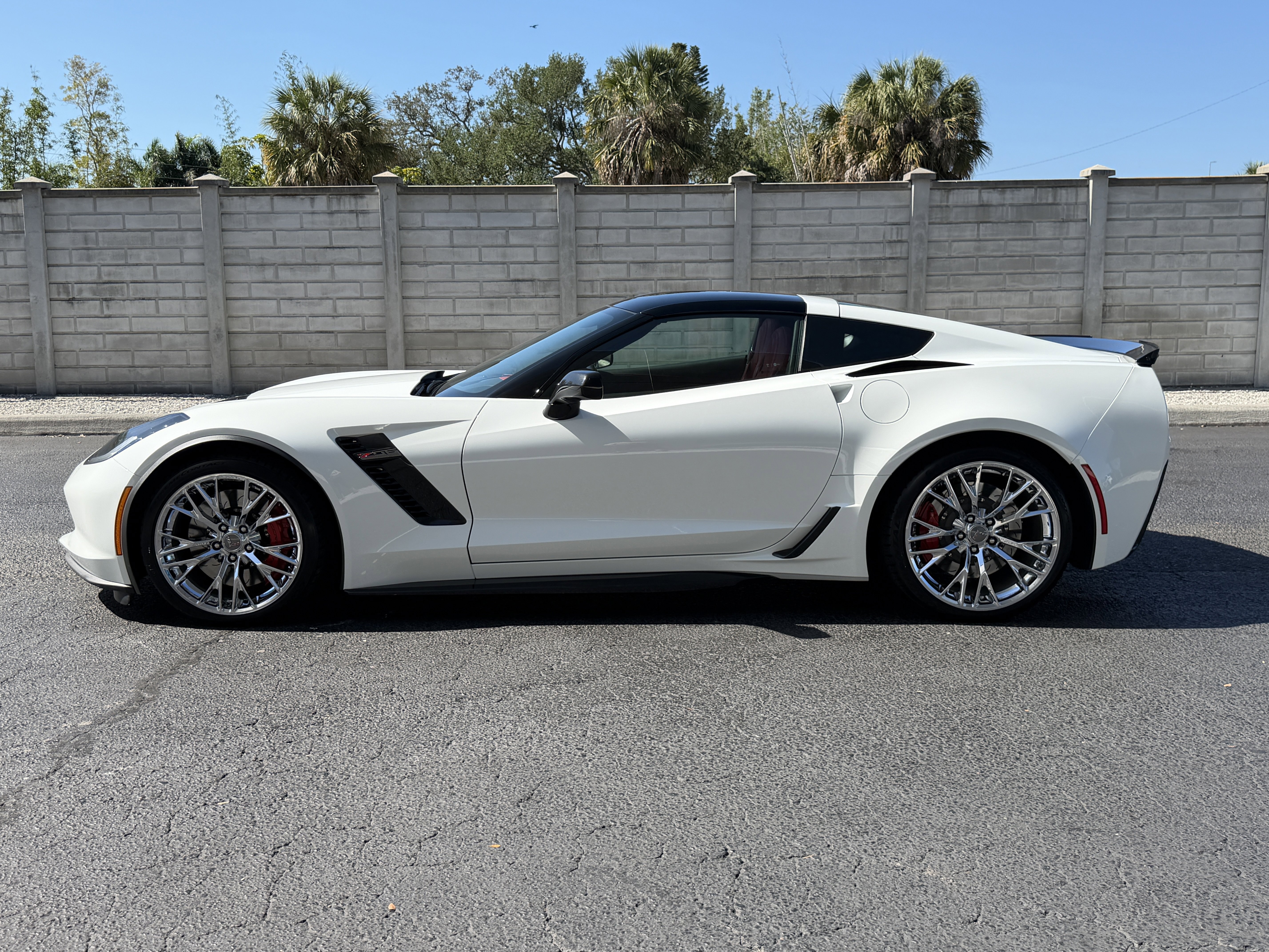 Used 2019 Chevrolet Corvette Z06 RWD image 2