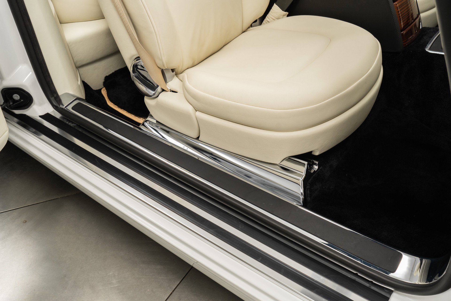 Used 2008 Rolls-Royce Phantom Drophead Coupe RWD image 29