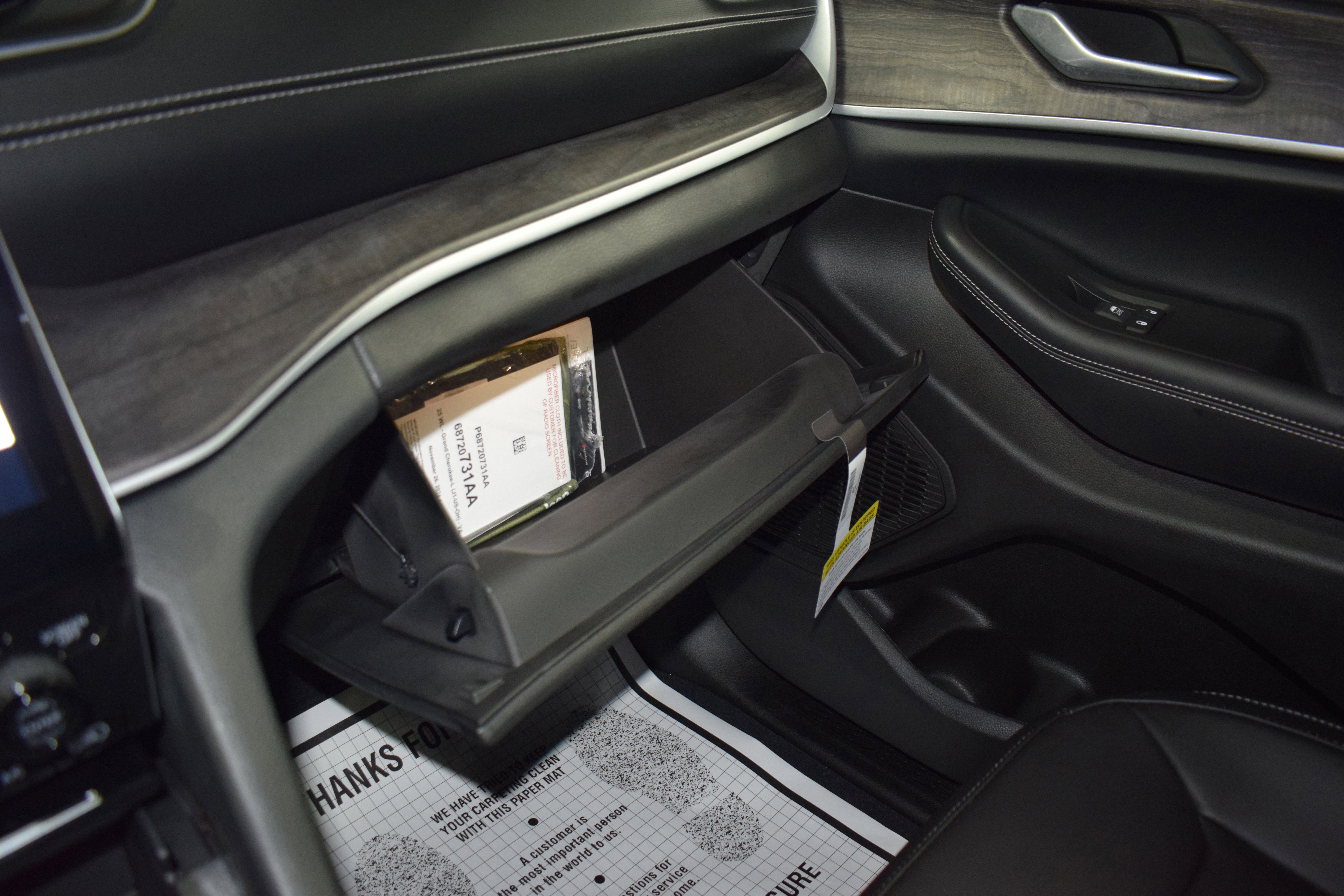 New 2025 Jeep Grand Cherokee L Limited w/ Black Appearance Package image 19