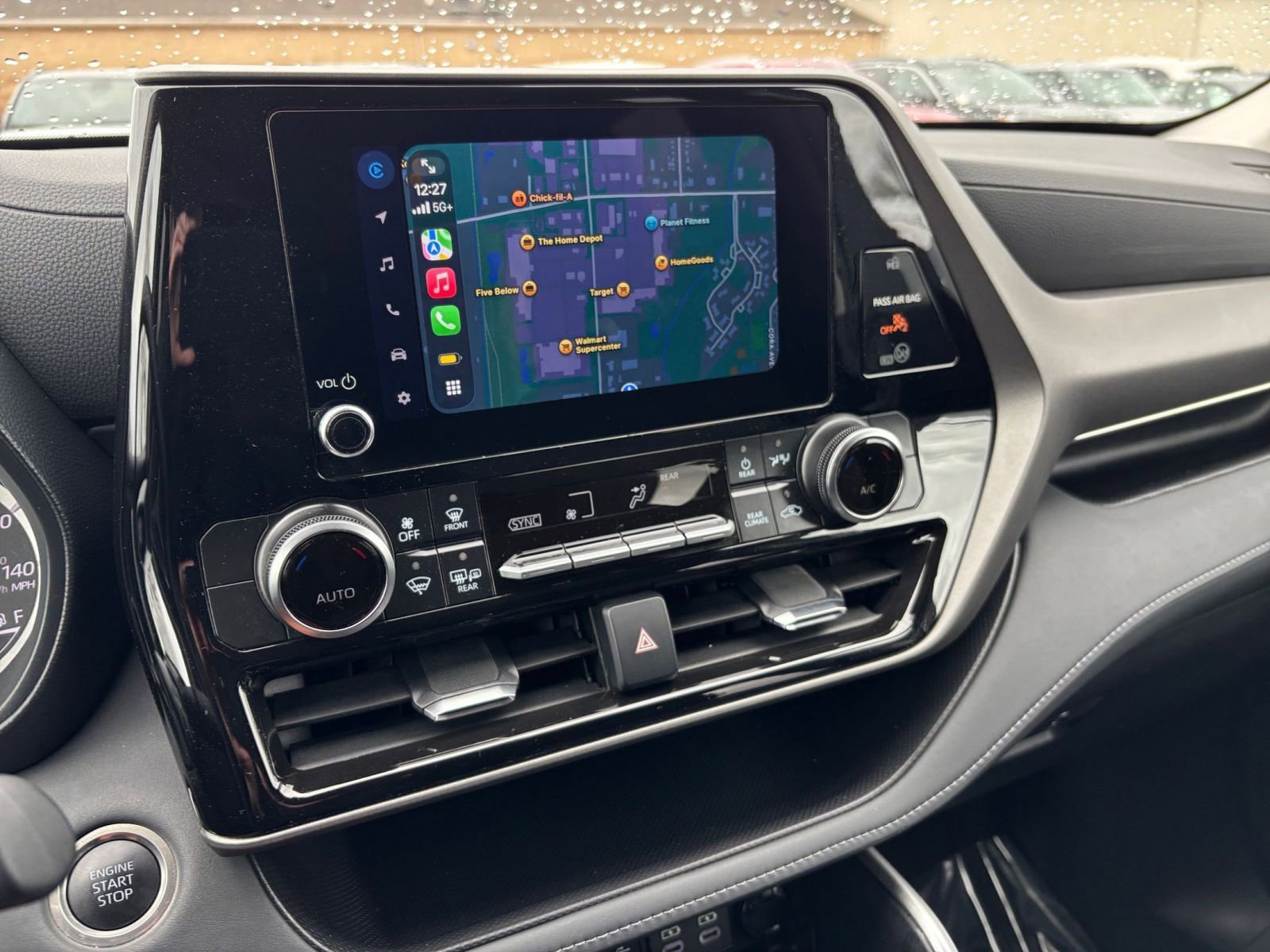 Used 2025 Toyota Highlander LE FWD image 20