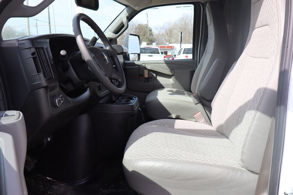New 2026 Chevrolet Express 3500 w/ Power Convenience Package RWD image 4