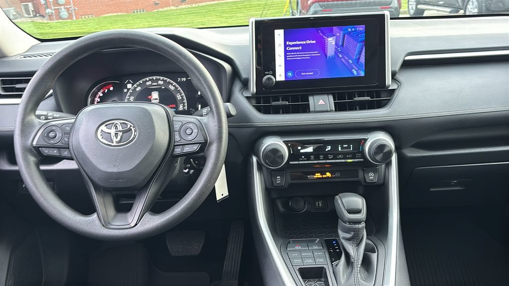 Used 2025 Toyota RAV4 LE AWD/4WD image 8
