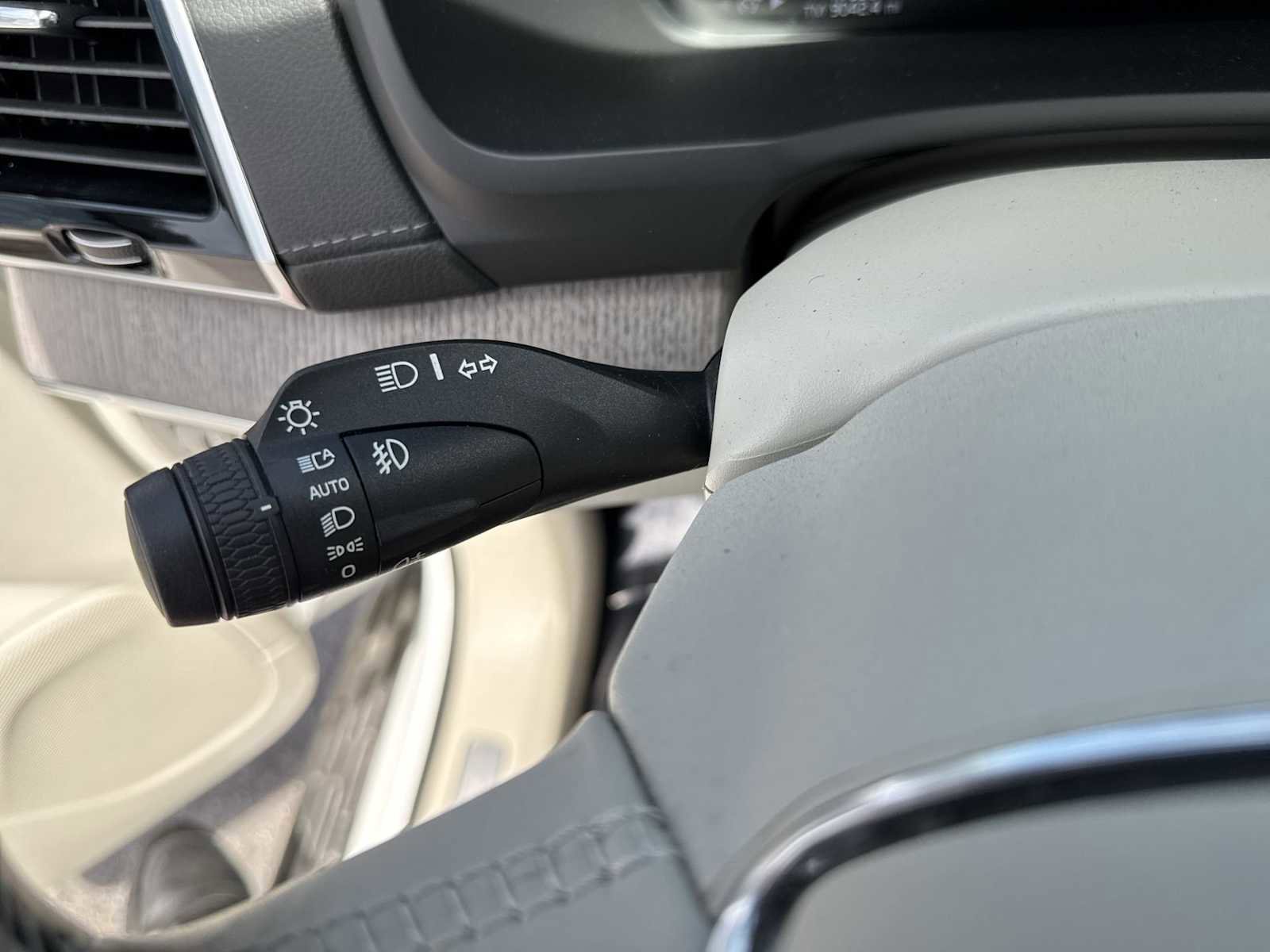 Used 2022 Volvo XC90 T8 Inscription image 26