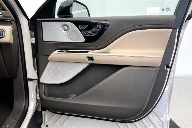 Used 2020 Lincoln Aviator Reserve w/ Equipment Group 202A image 27