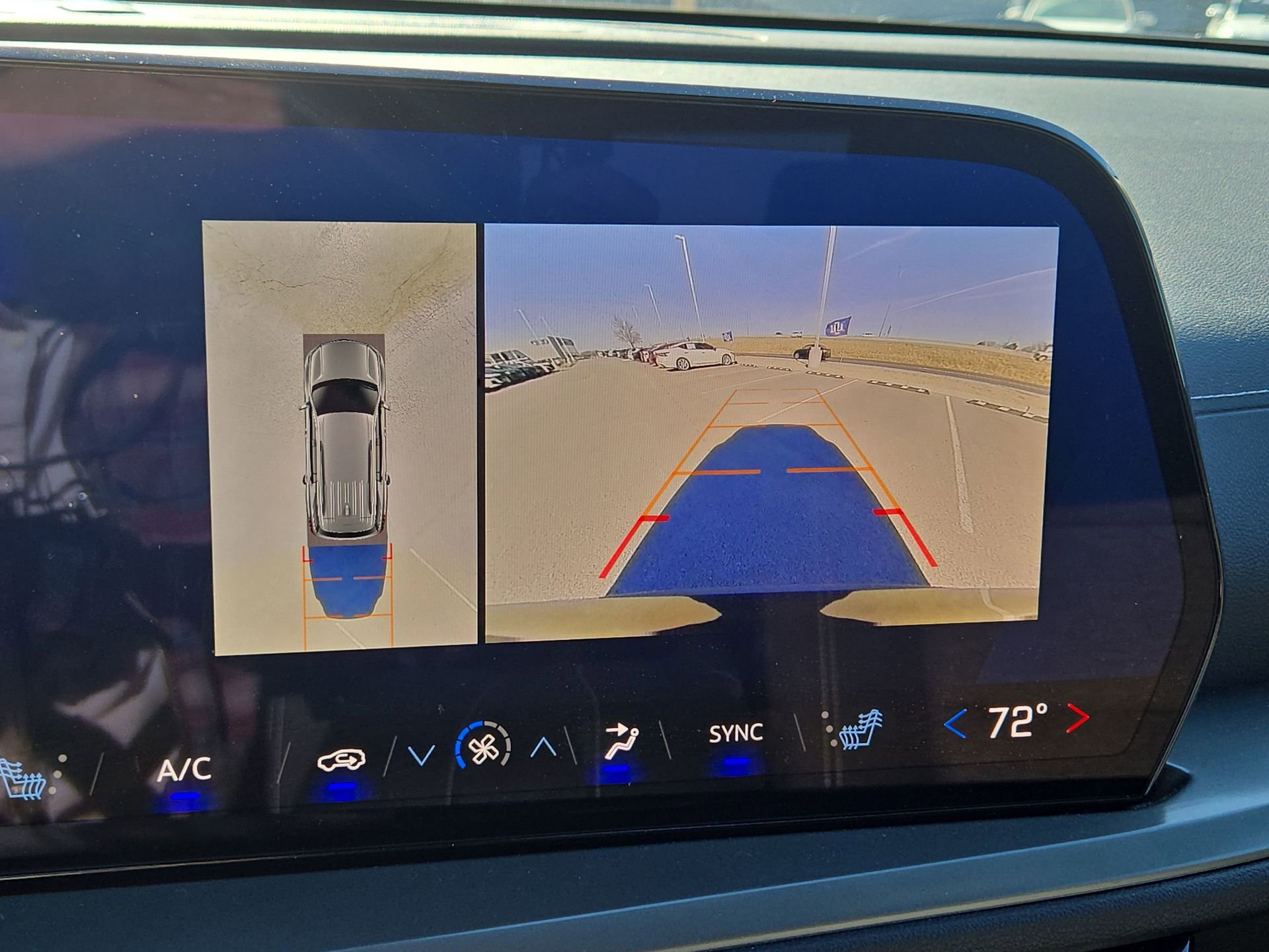 Used 2024 Chevrolet Traverse LT image 18