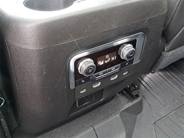 Used 2021 GMC Yukon XL SLT w/ SLT Premium Package image 12