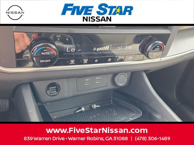 Used 2025 Nissan Rogue SV image 22