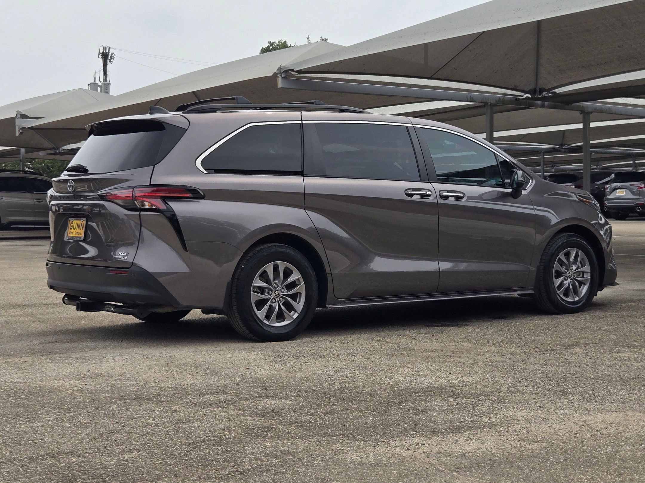 Used 2022 Toyota Sienna XLE FWD image 4