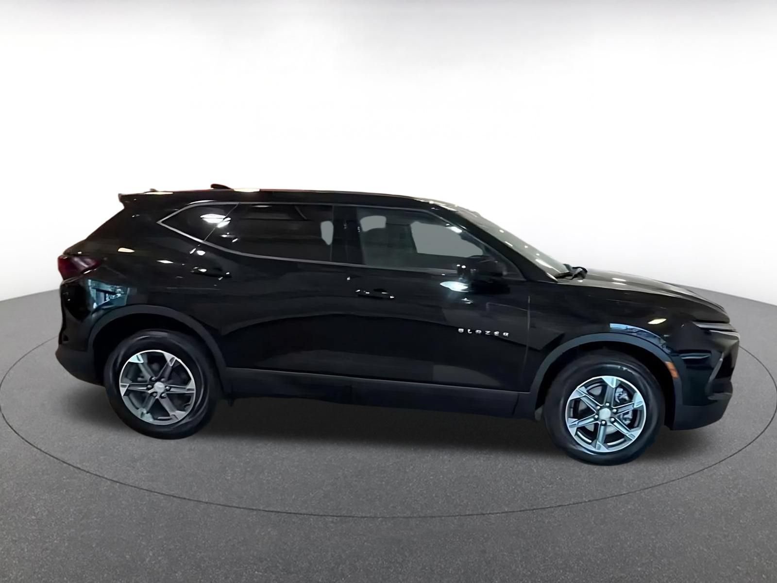 Used 2025 Chevrolet Blazer LT FWD image 15