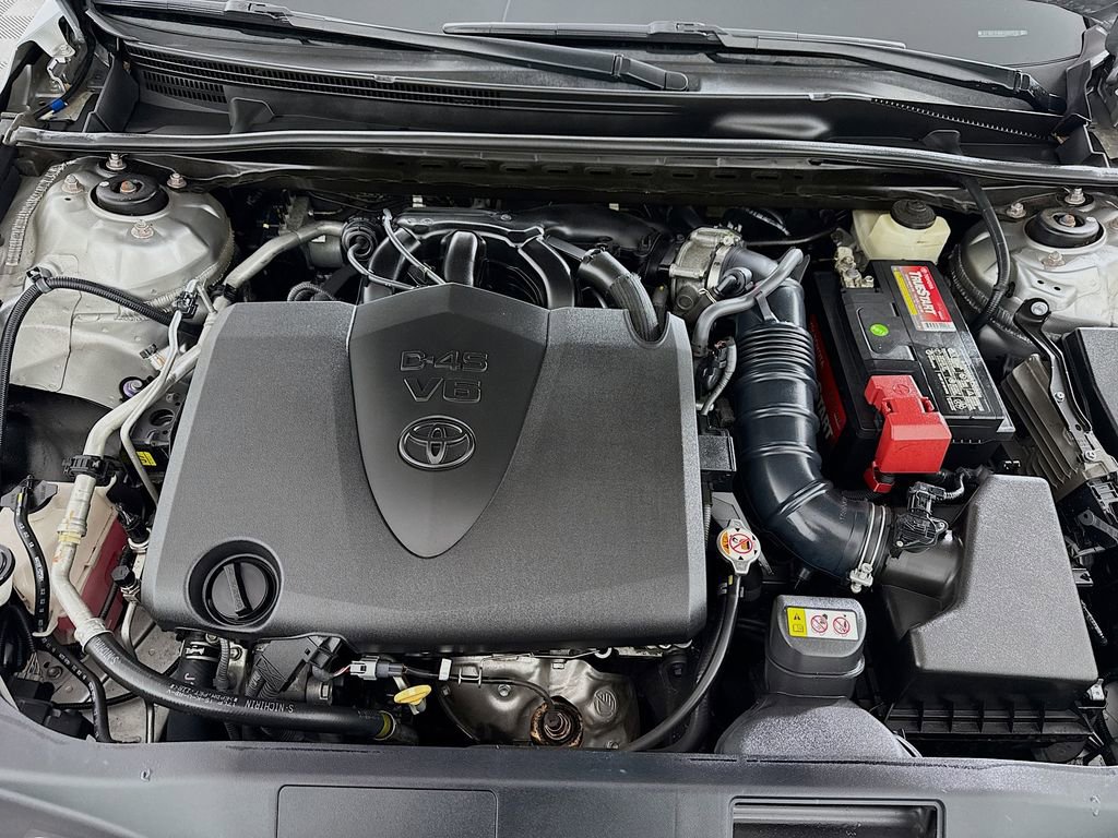 Certified 2019 Toyota Avalon XLE w/ Moonroof Package image 10