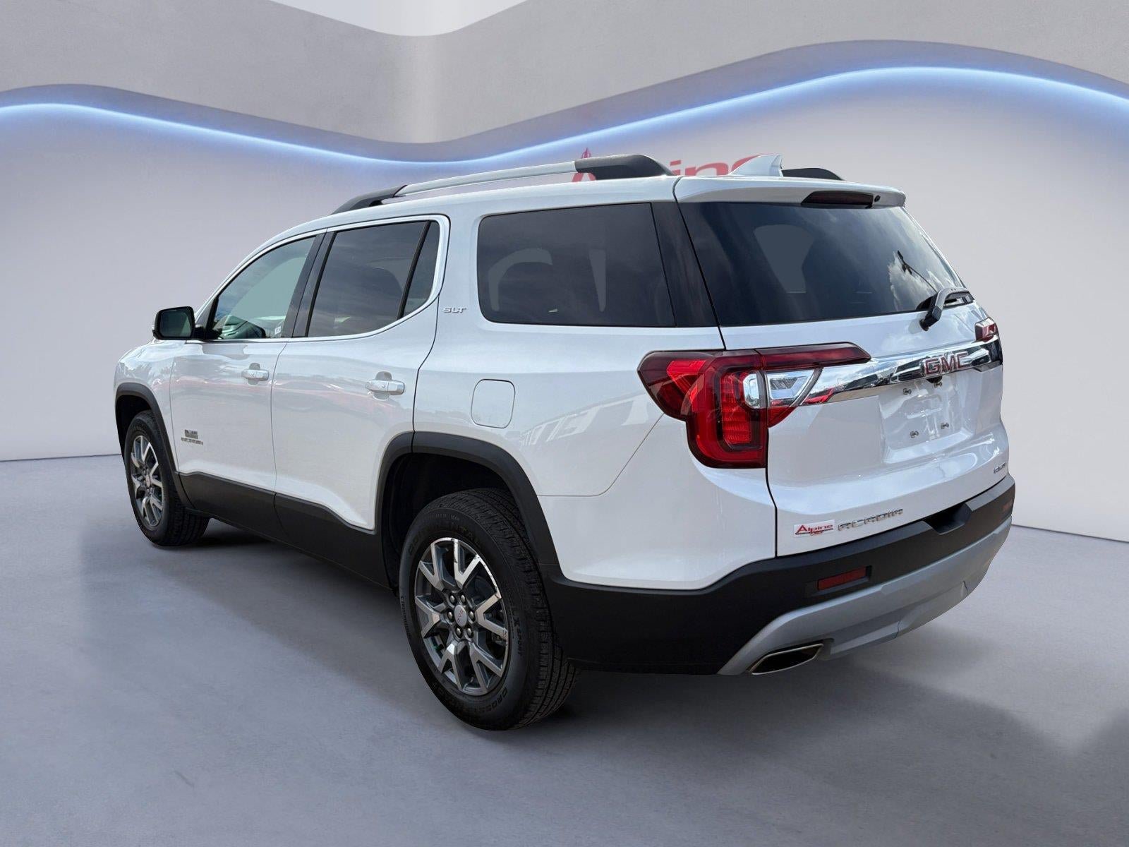 Certified 2023 GMC Acadia SLT w/ Technology Package AWD/4WD image 3