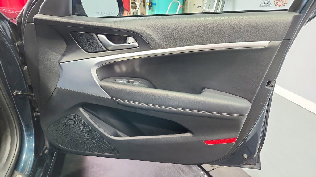 Used 2023 Genesis G70 2.0T AWD/4WD image 16