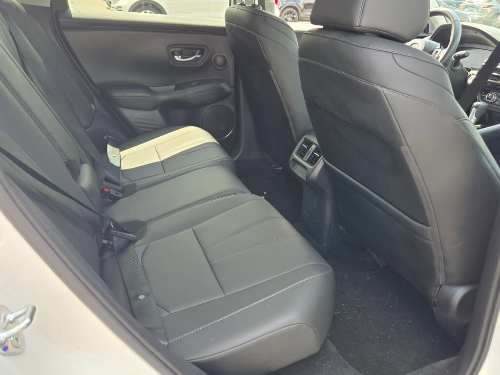 Used 2025 Acura ADX AWD image 10