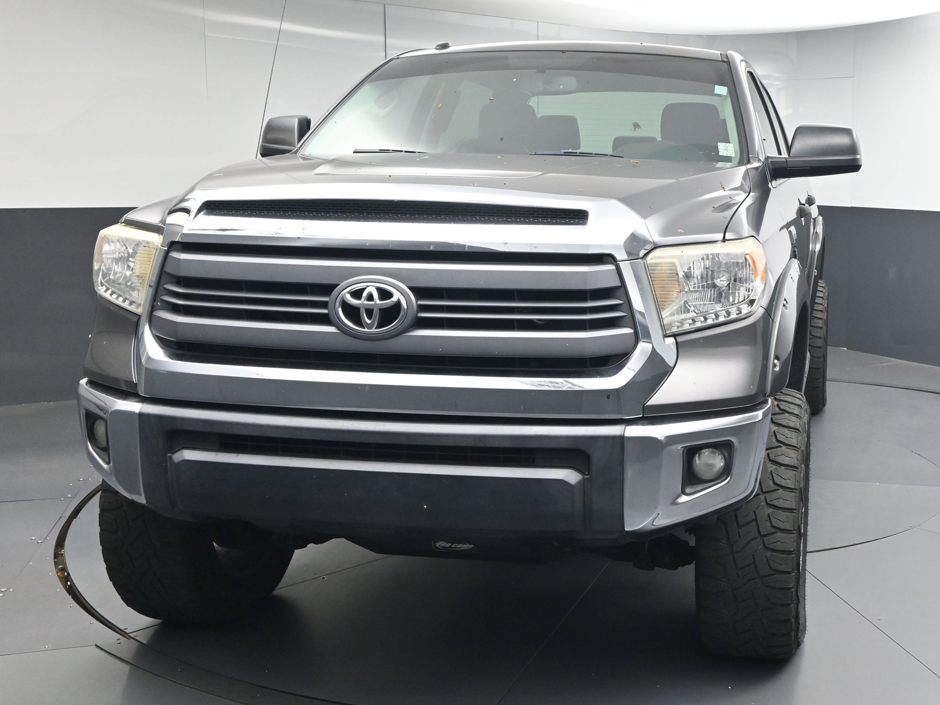 Used 2014 Toyota Tundra SR5 w/ SR5 Upgrade Package image 4