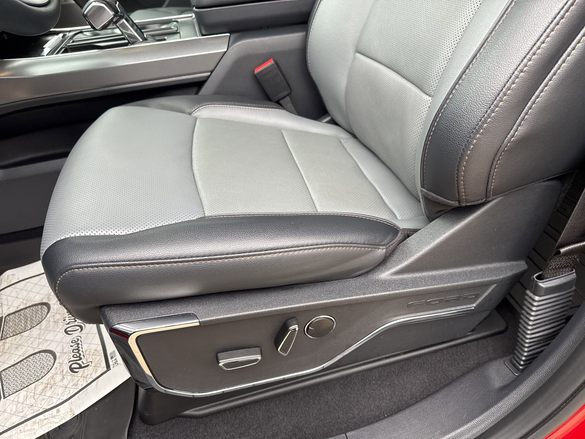 Used 2023 Ford F150 Lightning Lariat image 44