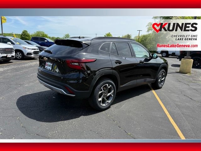 Used 2025 Chevrolet Trax LT FWD image 5