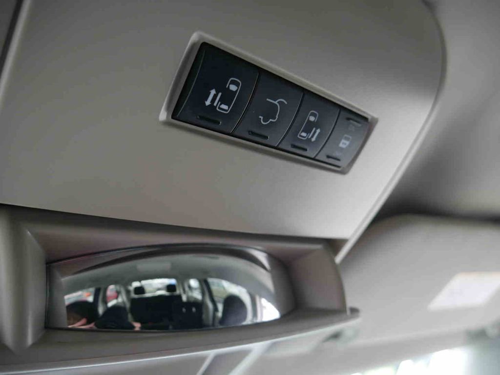 Used 2015 Dodge Grand Caravan SXT image 26