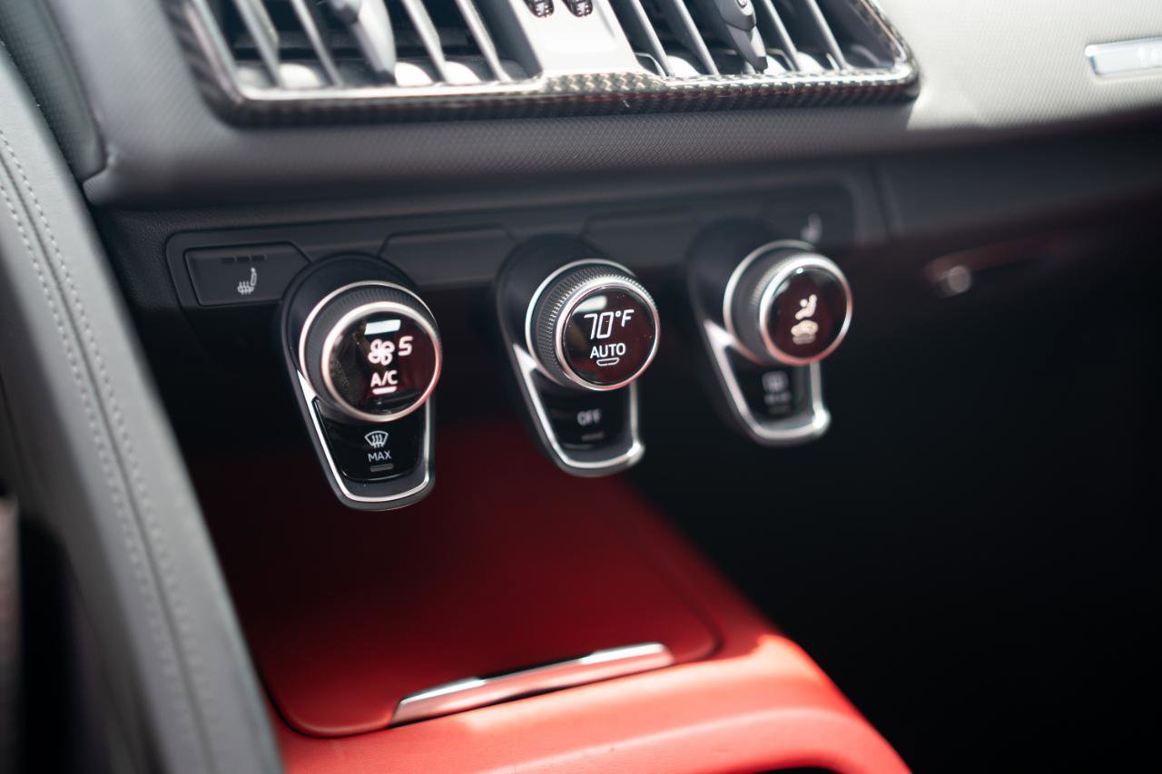 Used 2018 Audi R8 V10 RWD image 40