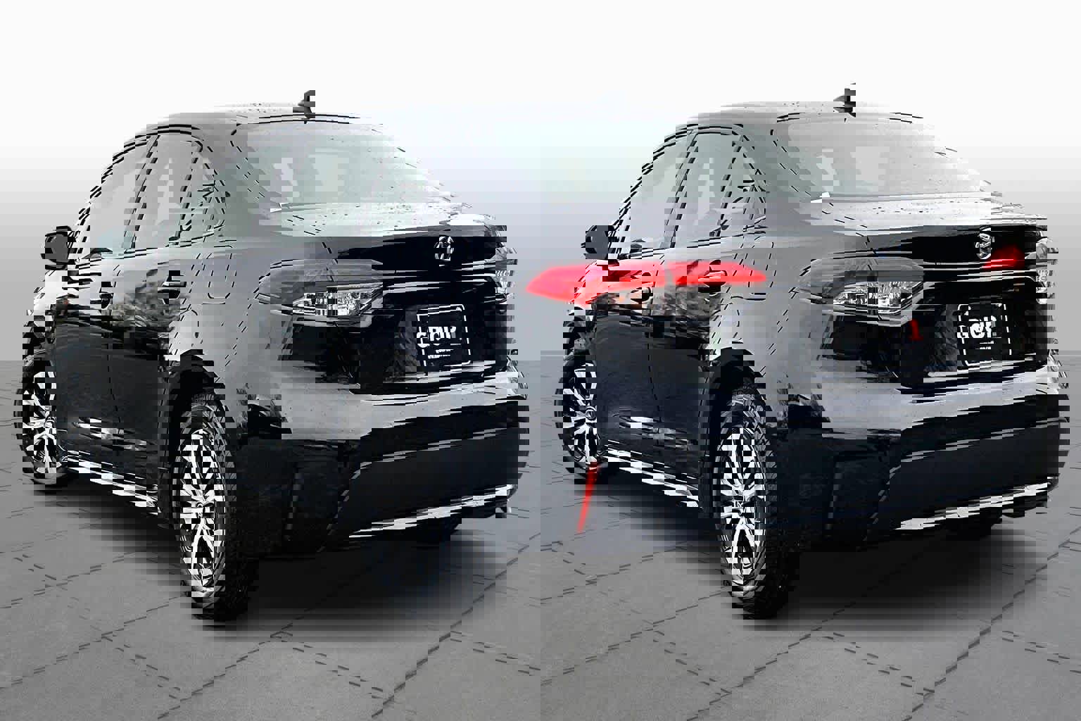 Used 2022 Toyota Corolla LE image 12