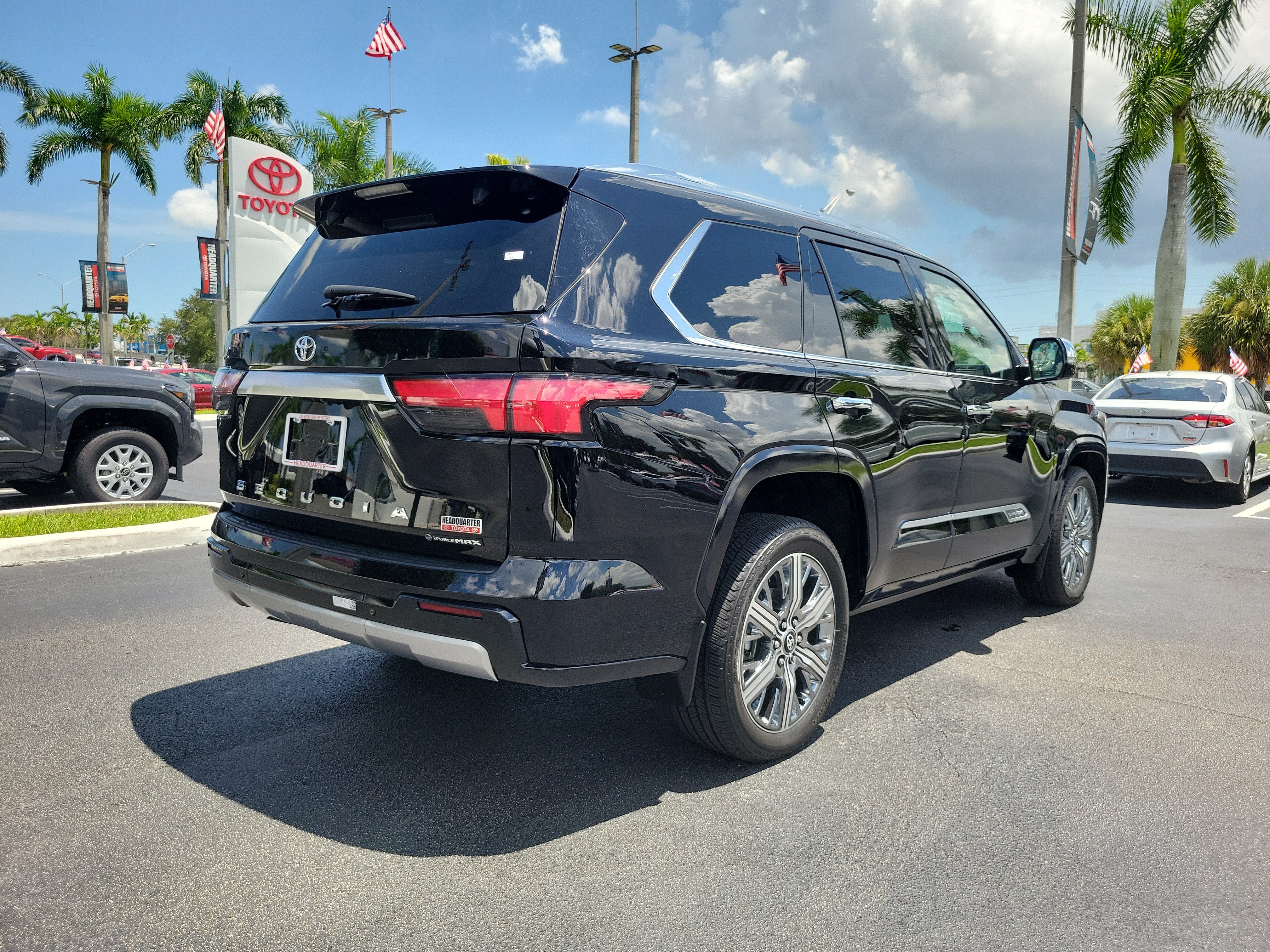Used 2025 Toyota Sequoia Capstone AWD/4WD image 12