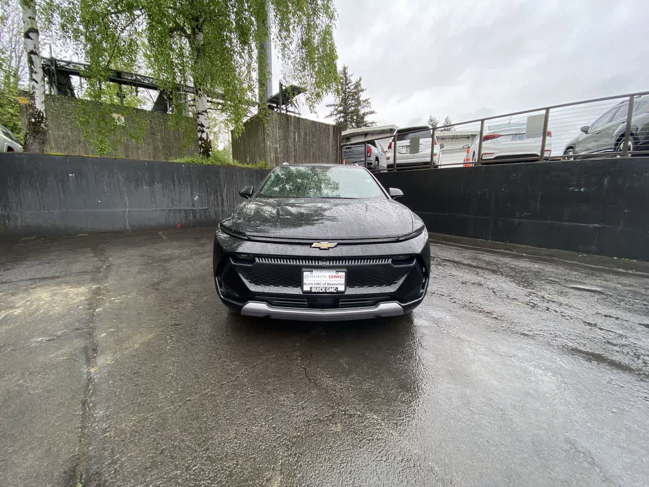 Used 2025 Chevrolet Equinox EV LT w/ Convenience Package FWD image 9