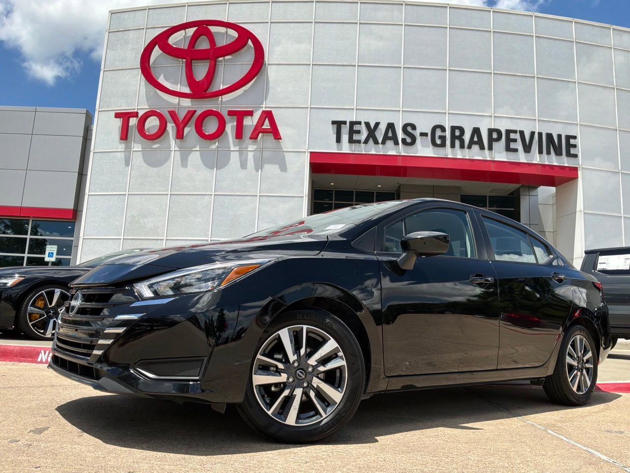 Used 2025 Nissan Versa SV FWD image 2