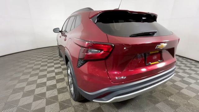 Used 2024 Chevrolet Trax LT w/ Driver Confidence Package FWD image 6