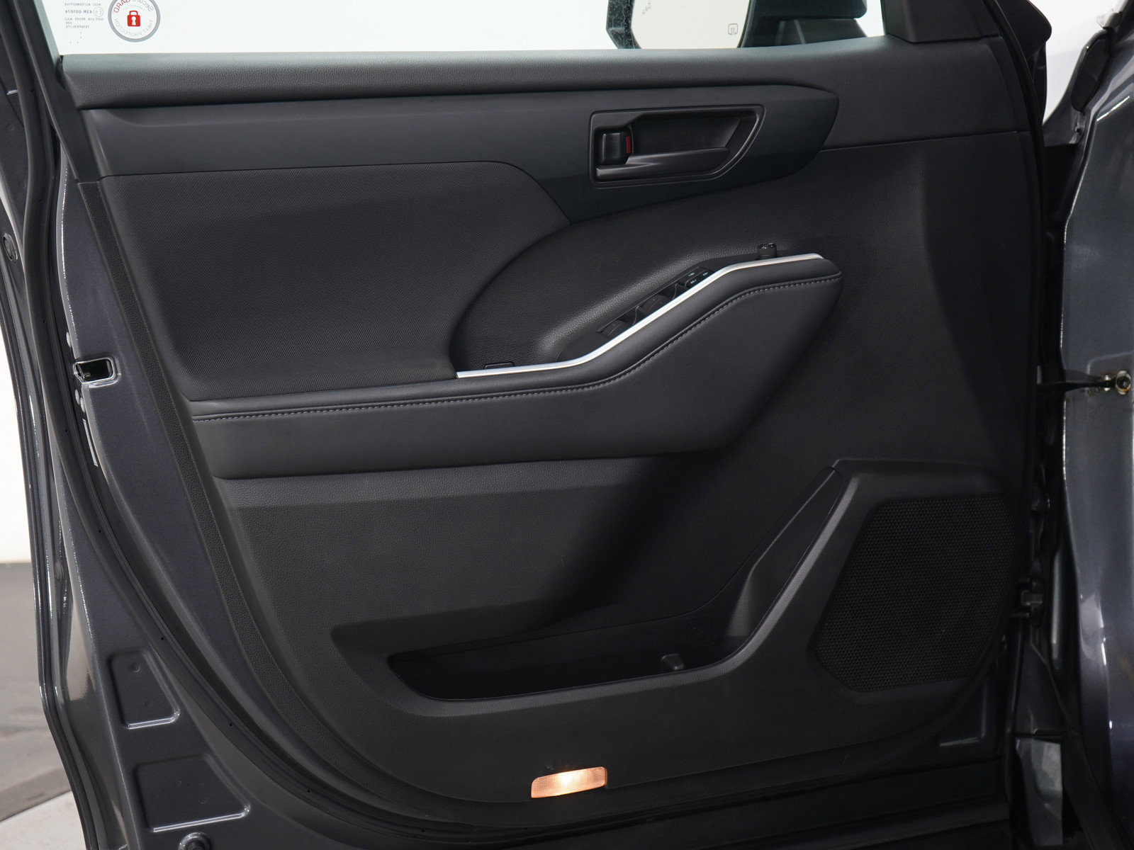 Used 2022 Toyota Highlander LE image 20