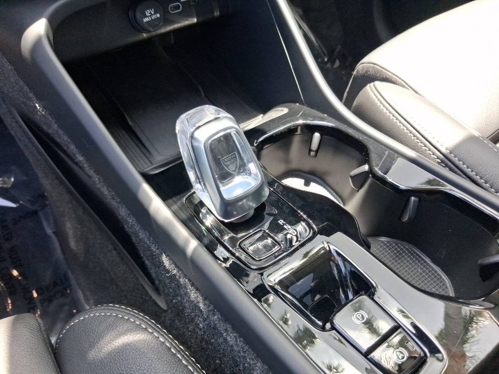 Certified 2026 Volvo XC40 B5 Plus AWD/4WD image 22
