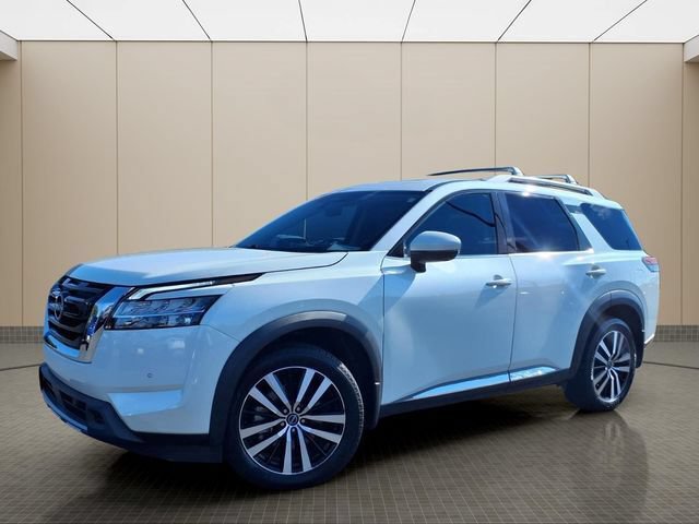 Used 2024 Nissan Pathfinder Platinum AWD/4WD image 2