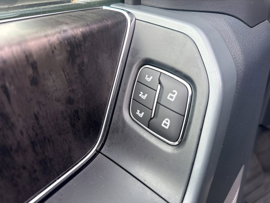 Used 2022 Ford F150 Lightning Lariat image 11