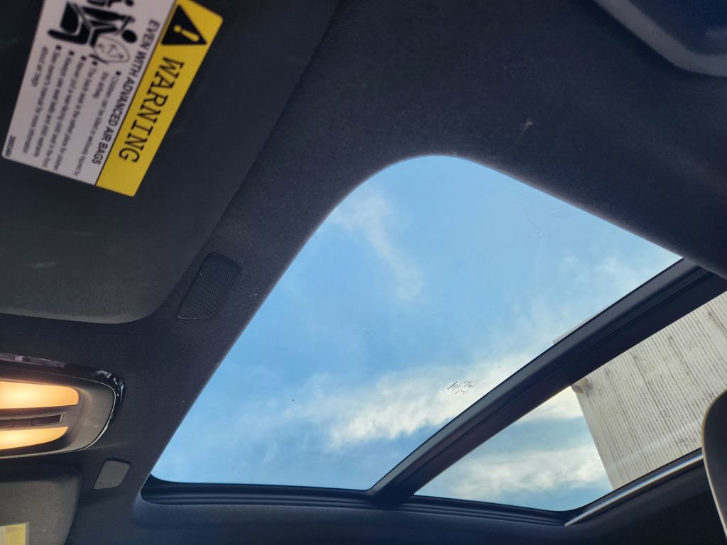 Used 2022 Volvo XC40 P8 Recharge Plus image 11