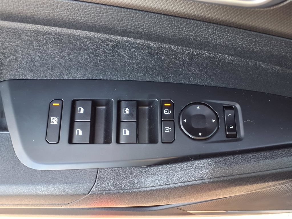 Certified 2026 Kia Sportage LX FWD image 7