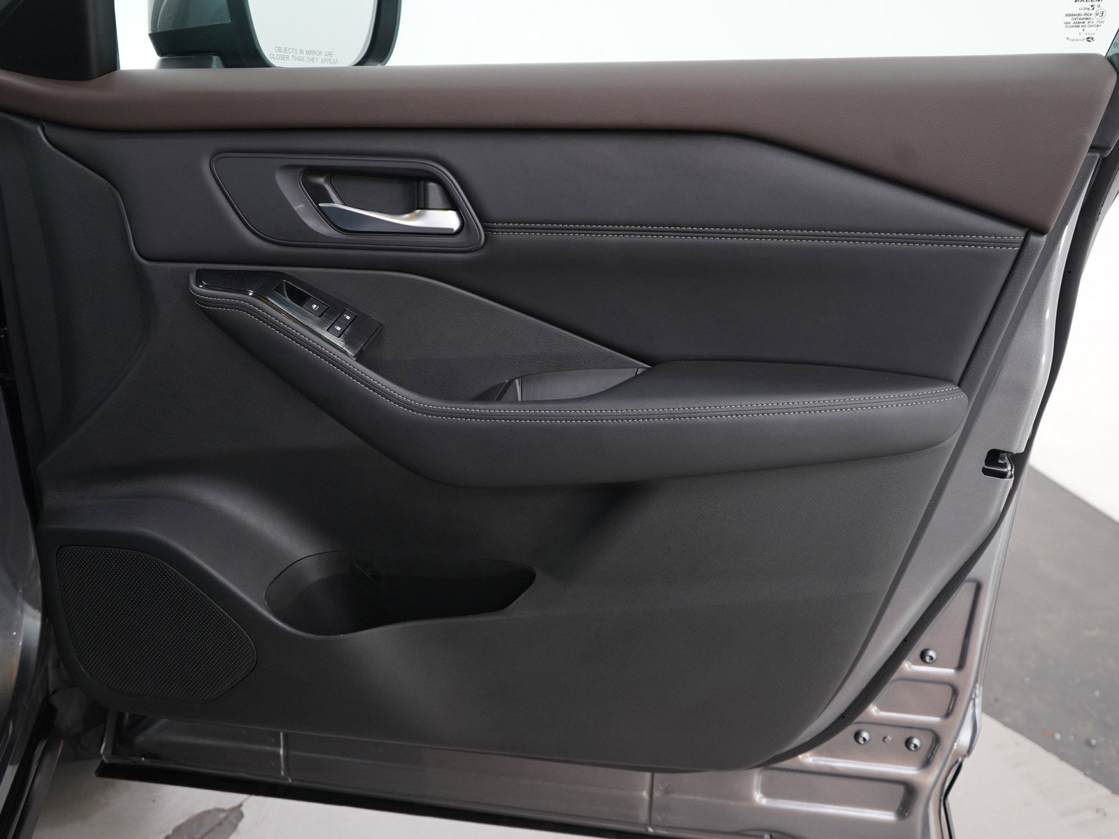 Used 2022 Nissan Rogue SV w/ SV Premium Package image 12