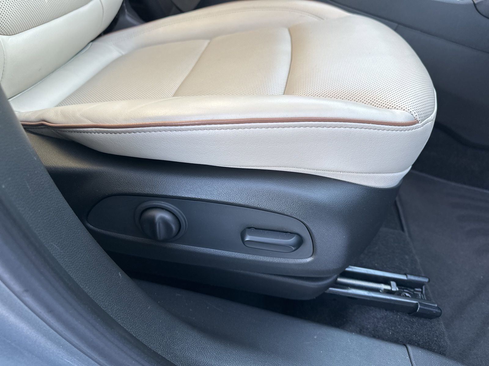 Used 2024 Buick Encore GX Avenir w/ Avenir Convenience Package image 30