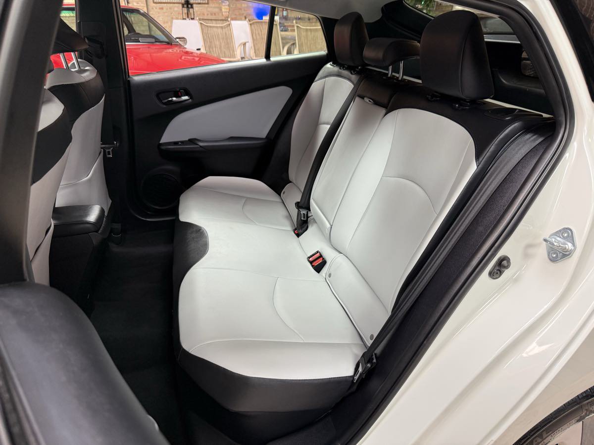 Used 2017 Toyota Prius Four Touring w/ Premium Convenience Package FWD image 27