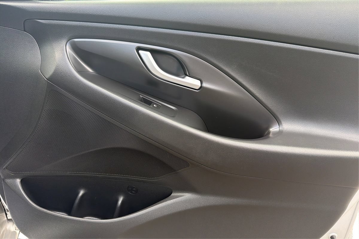 Used 2018 Hyundai Elantra GT FWD image 20