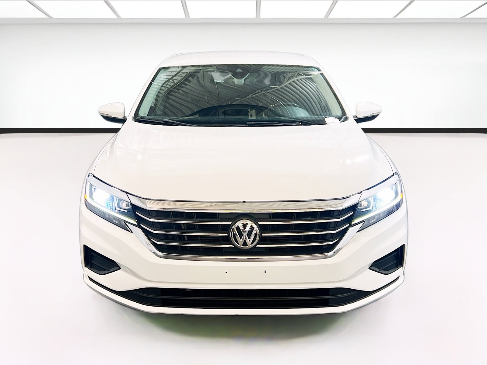 Used 2020 Volkswagen Passat 2.0T SE FWD image 2