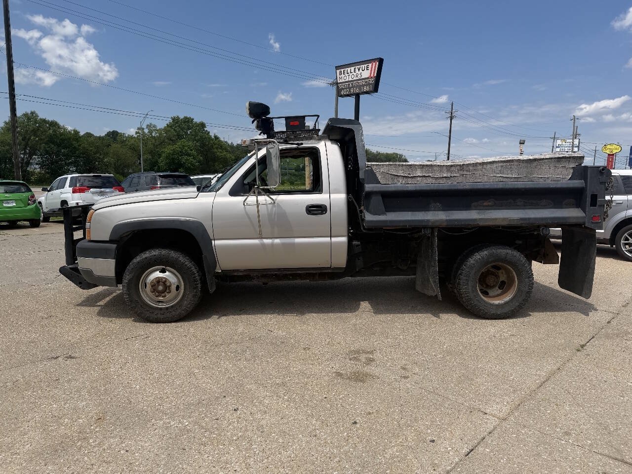 Used 2005 Chevrolet Silverado 3500 4x4 Regular Cab image 3