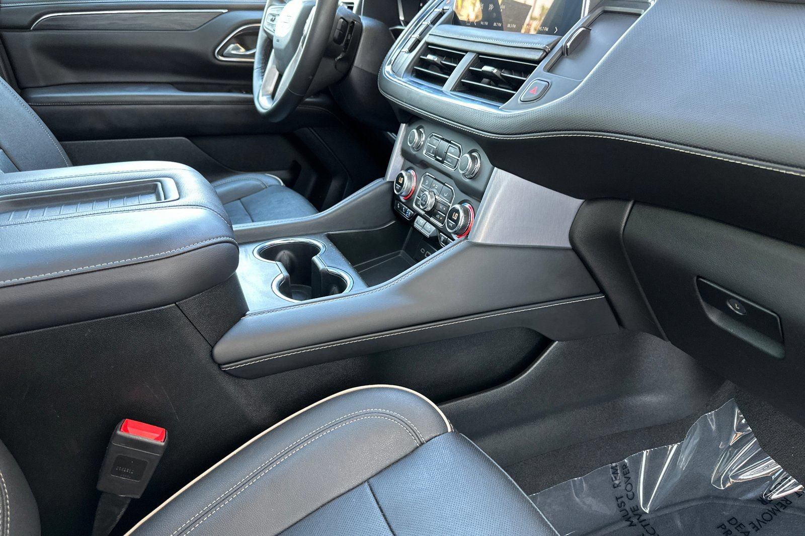 Certified 2023 GMC Yukon SLT w/ SLT Premium Package AWD/4WD image 18