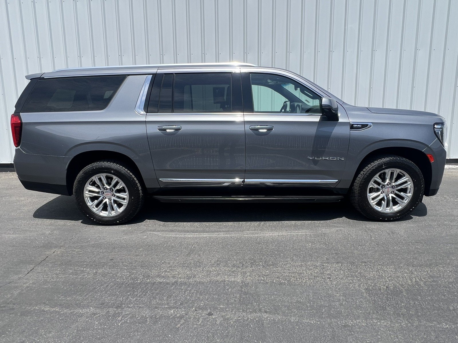Used 2021 GMC Yukon XL SLT w/ SLT Premium Package AWD/4WD image 7