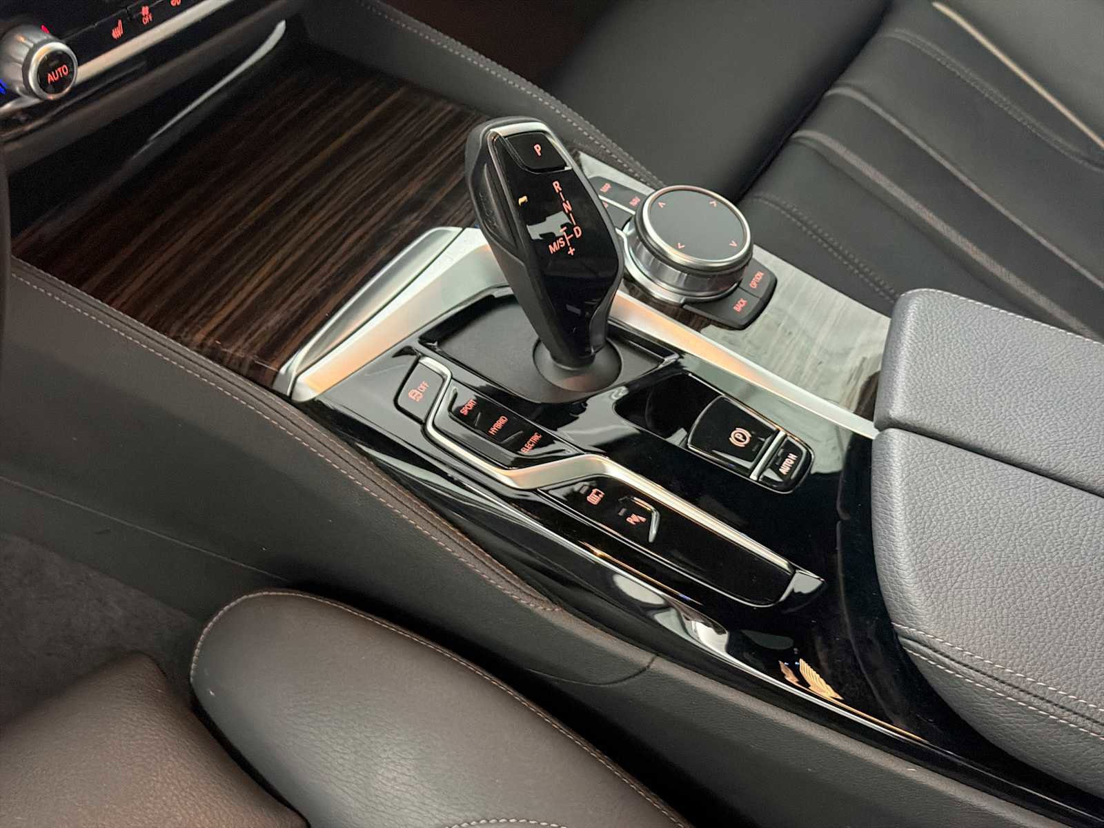 Used 2023 BMW 530e xDrive w/ Premium Package AWD/4WD image 22