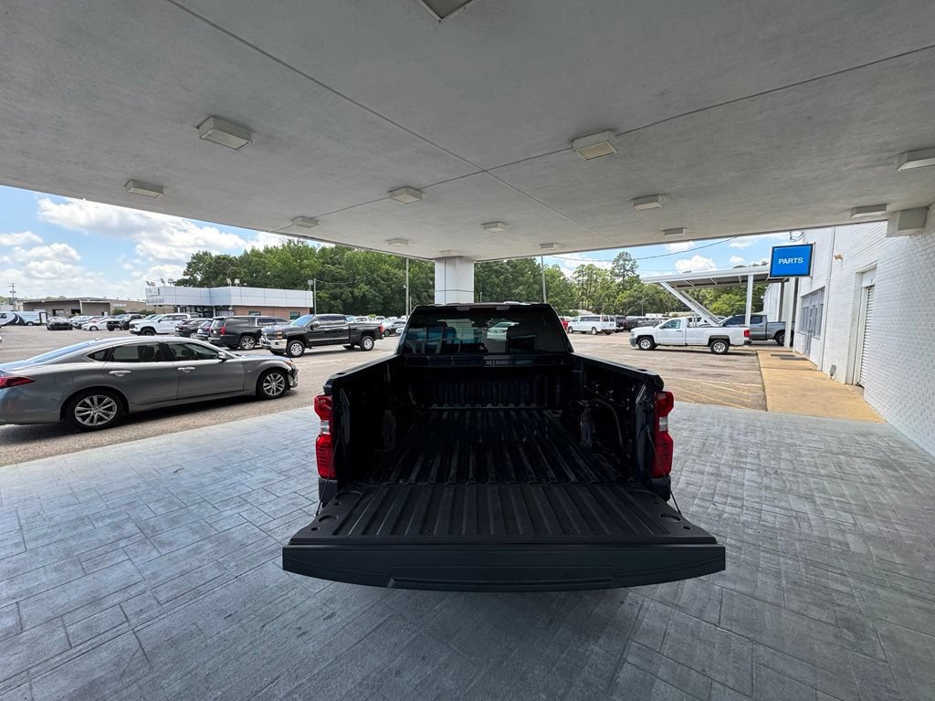 Used 2023 Chevrolet Silverado 1500 LT AWD/4WD image 9