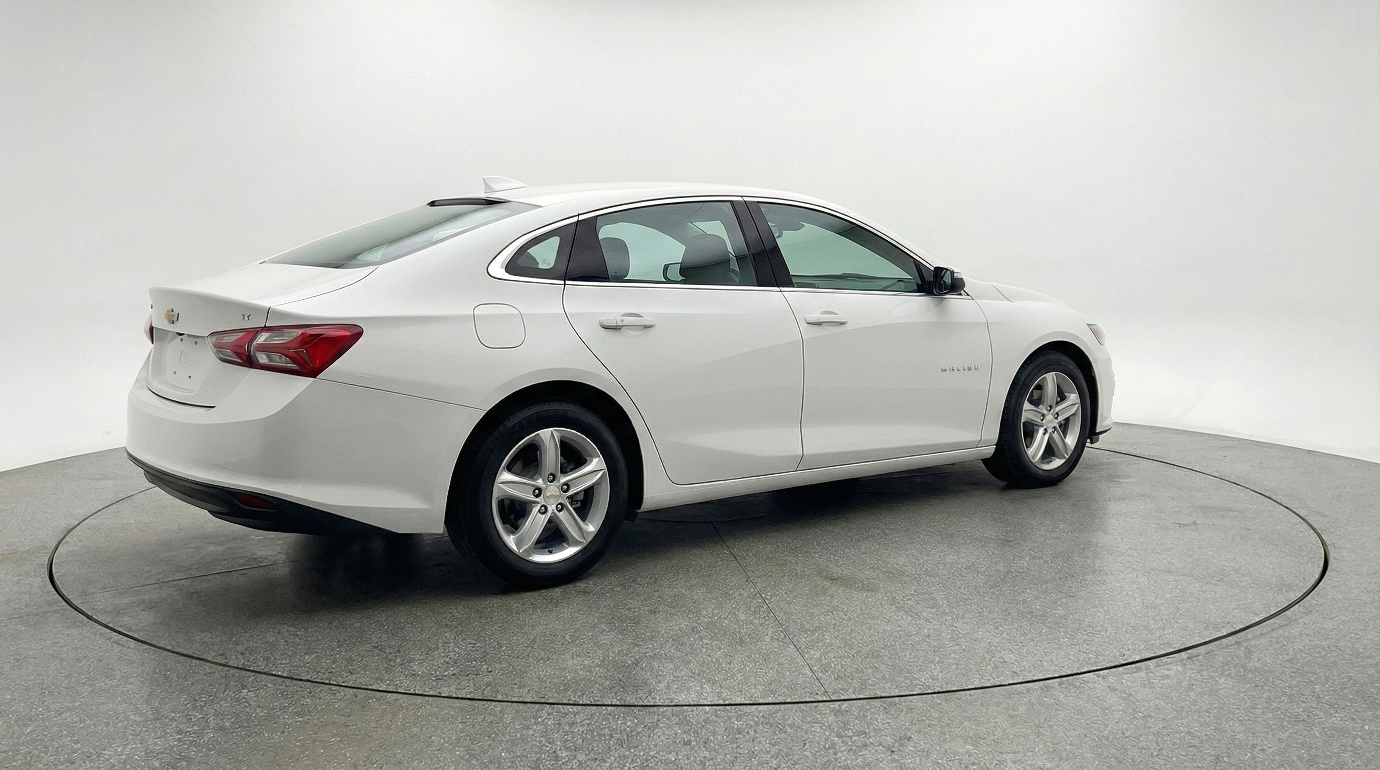 Used 2024 Chevrolet Malibu LT image 9