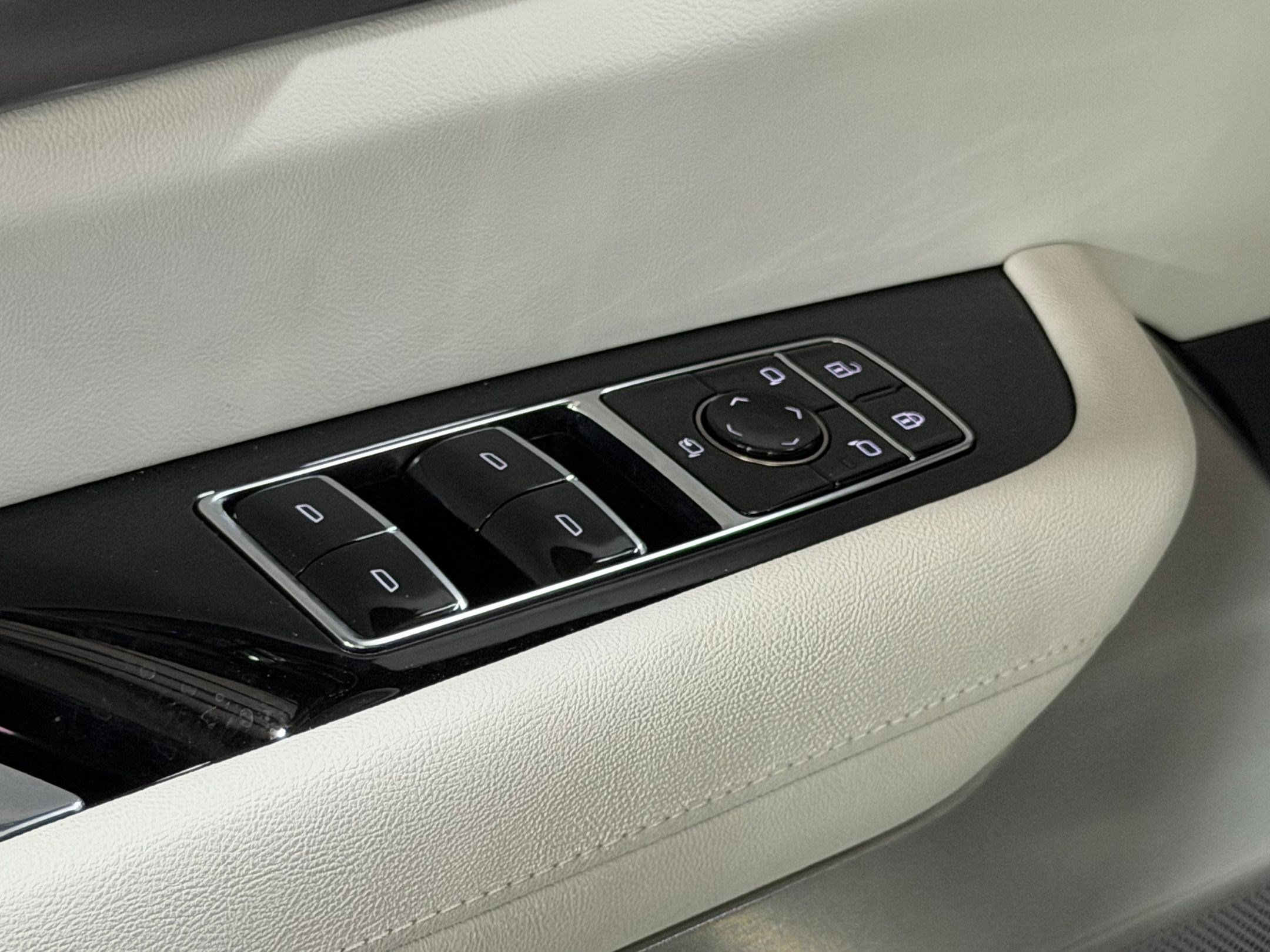 New 2026 Cadillac Vistiq Sport image 24