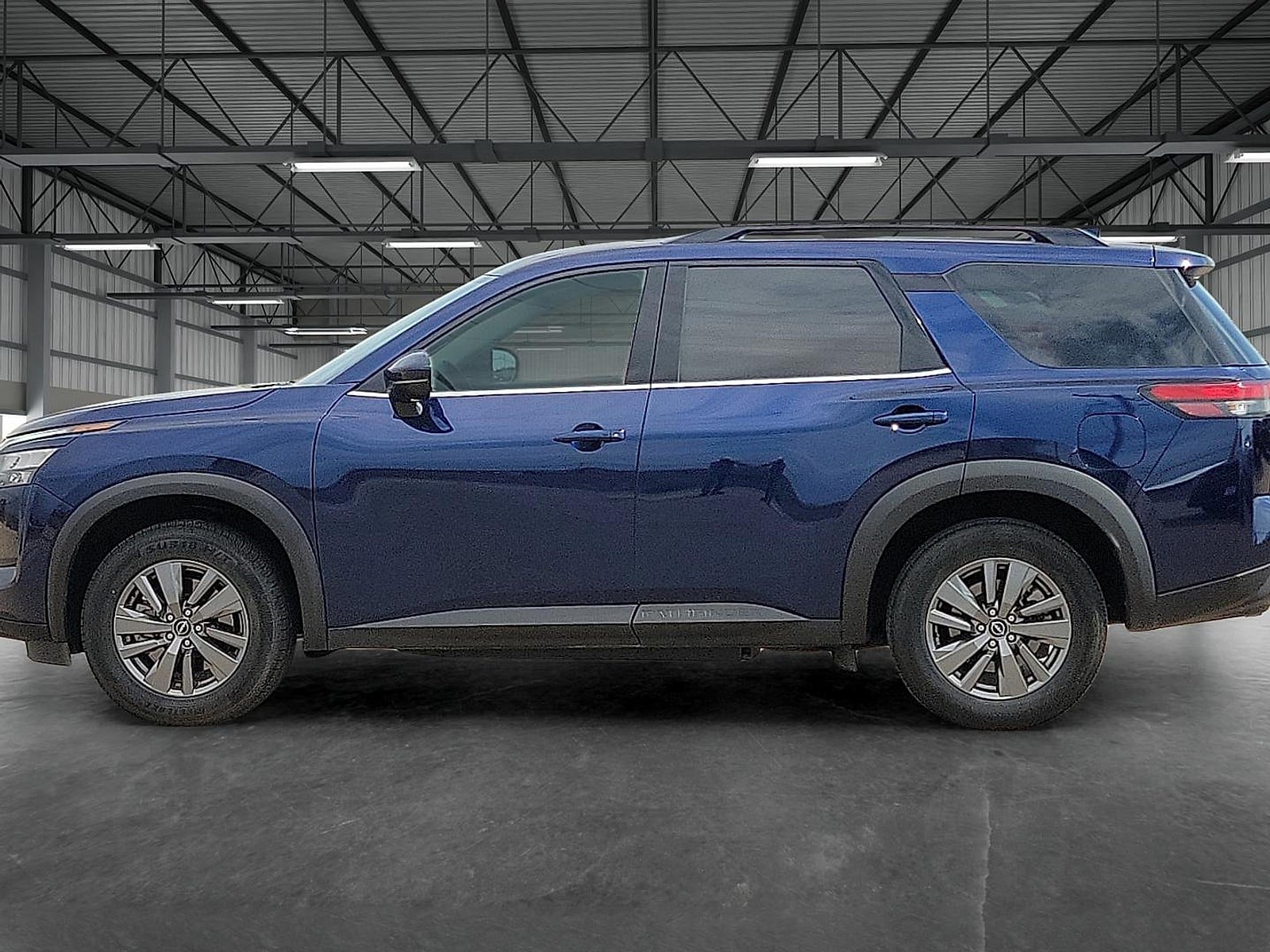 Used 2025 Nissan Pathfinder SV FWD image 2
