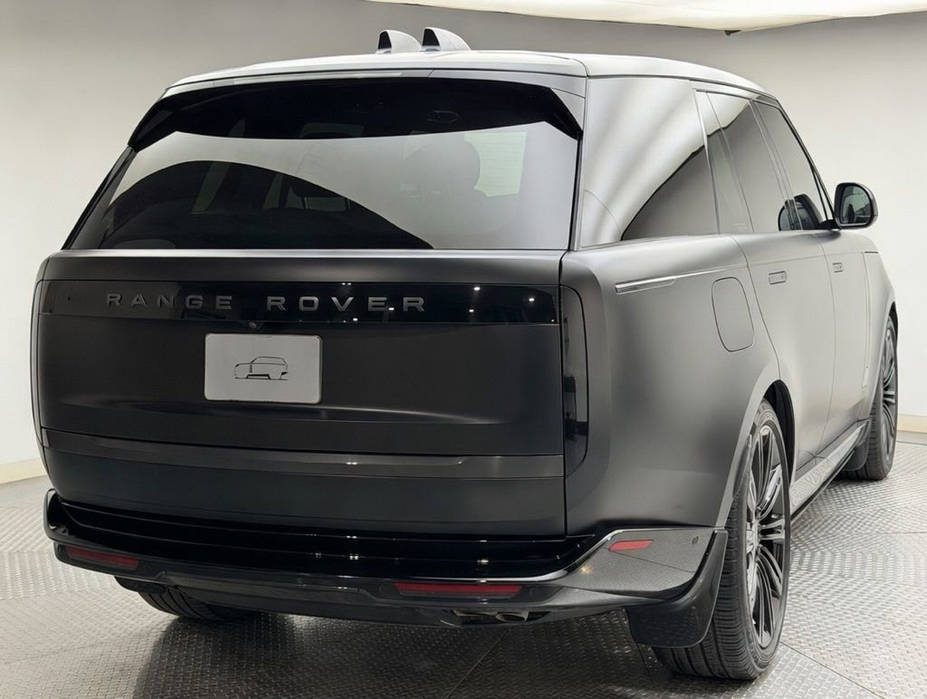 Certified 2025 Land Rover Range Rover SE image 2