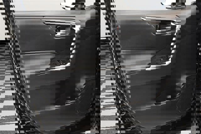 Used 2025 Toyota RAV4 XLE image 22