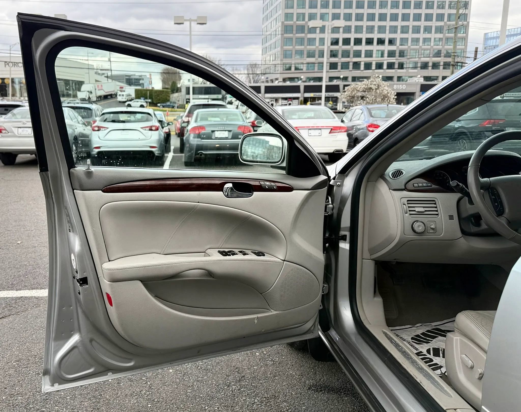 Used 2008 Buick Lucerne CXL w/ Driver Confidence Package image 9